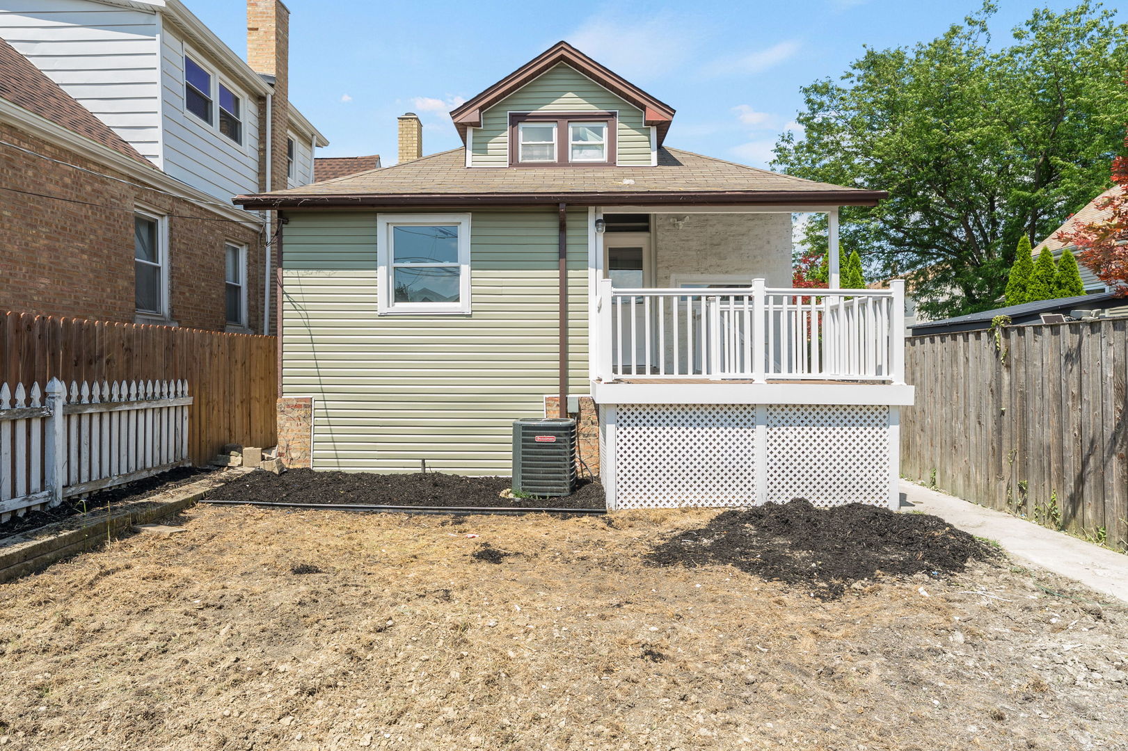 5853 W Newport Avenue, Chicago, IL 60634