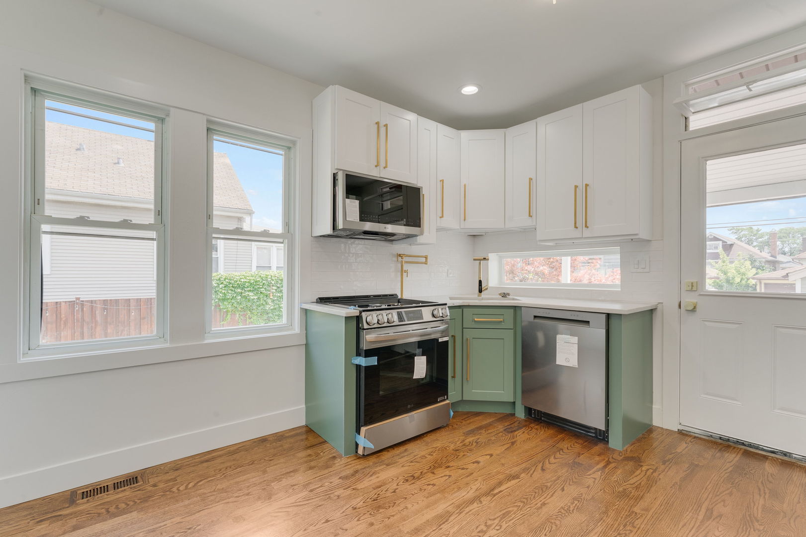 5853 W Newport Avenue, Chicago, IL 60634