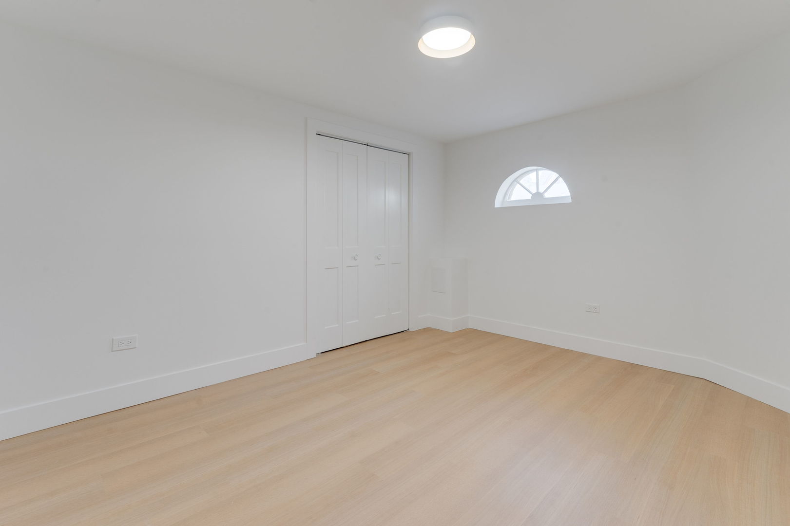 5853 W Newport Avenue, Chicago, IL 60634