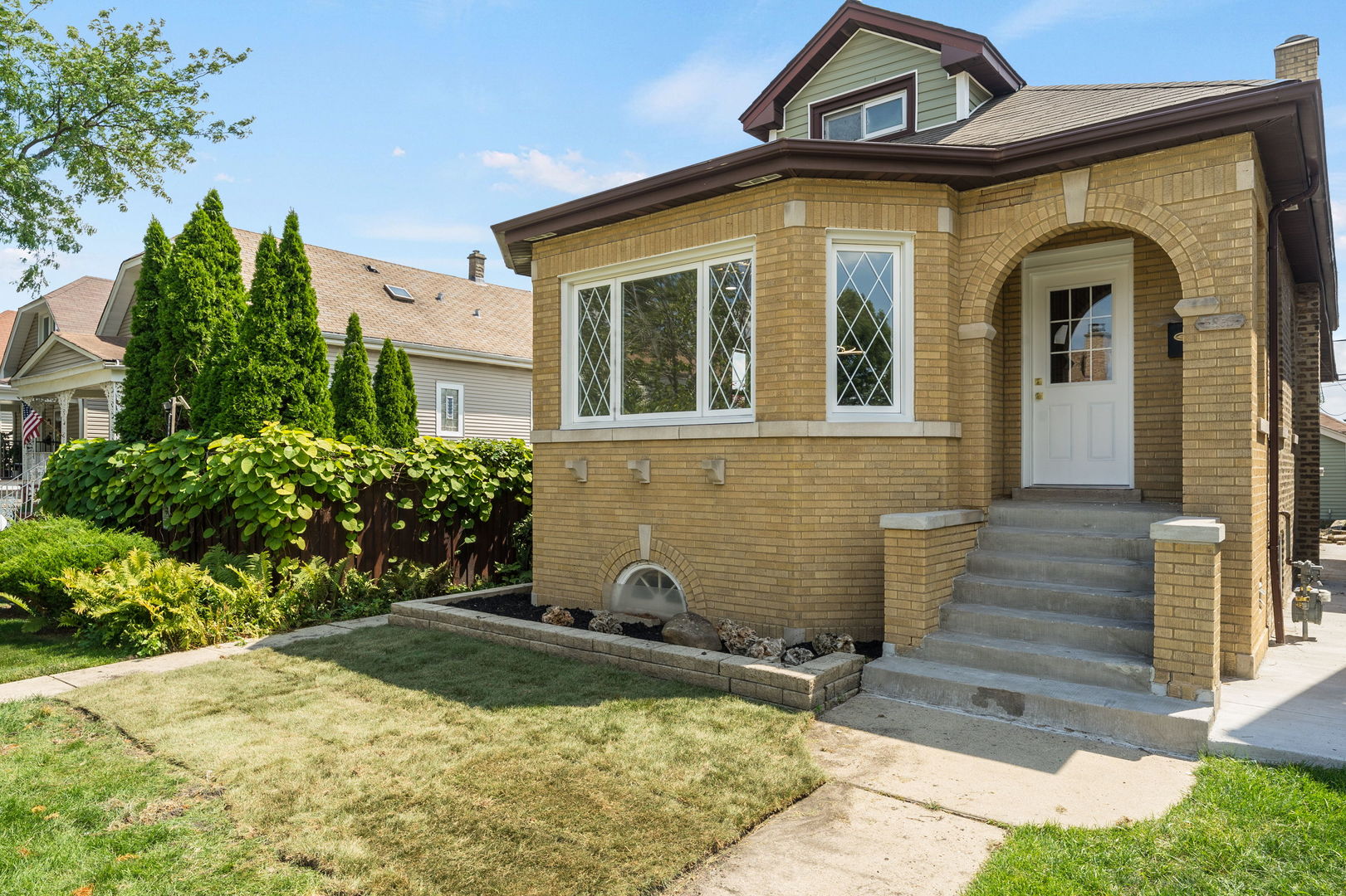 5853 W Newport Avenue, Chicago, IL 60634
