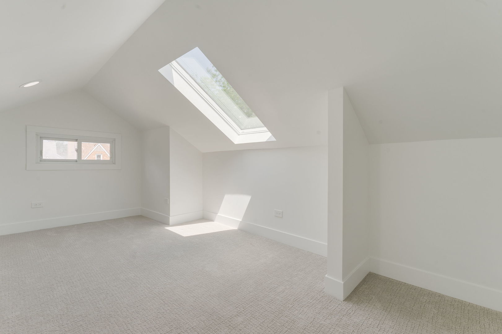 5853 W Newport Avenue, Chicago, IL 60634