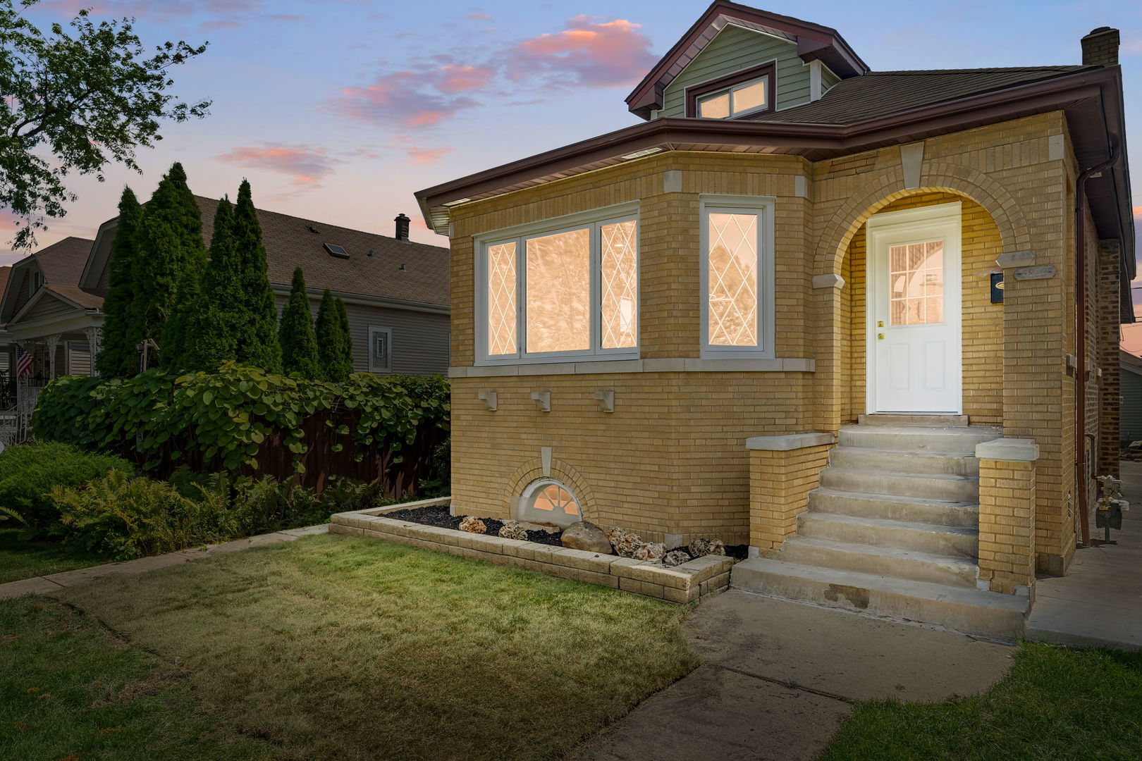 5853 W Newport Avenue, Chicago, IL 60634