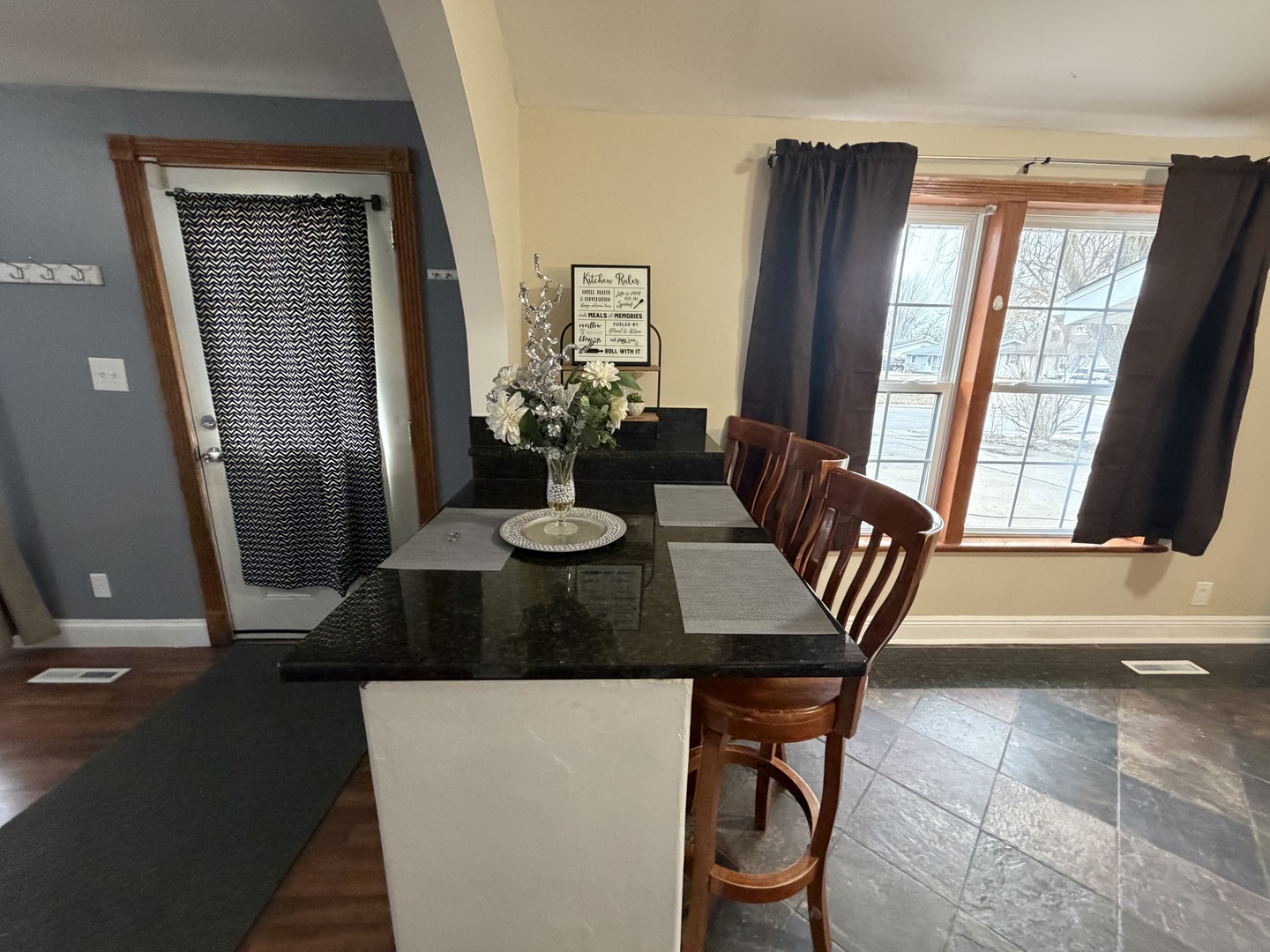 1000 Adams Court, Carpentersville, IL 60110