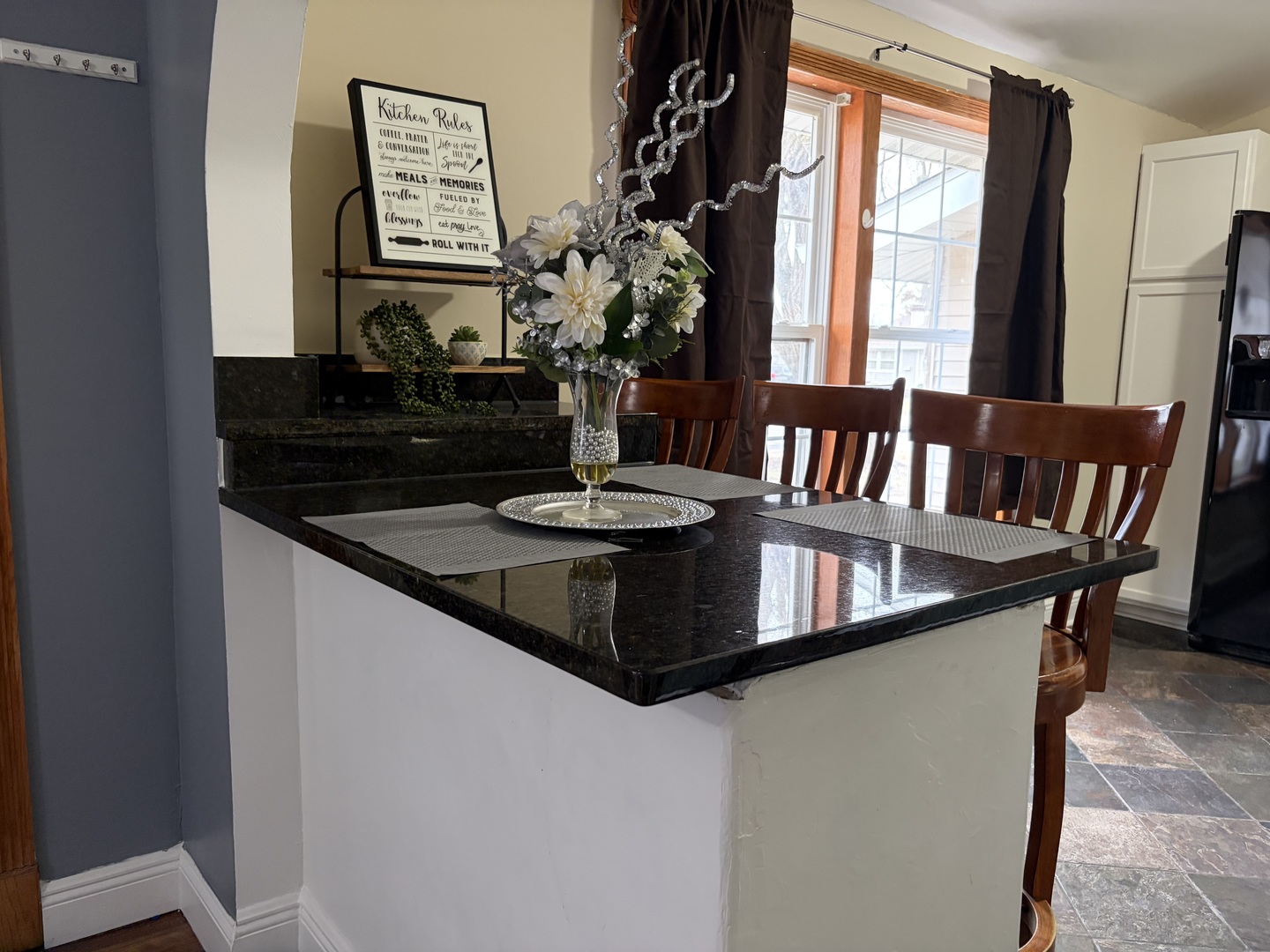 1000 Adams Court, Carpentersville, IL 60110