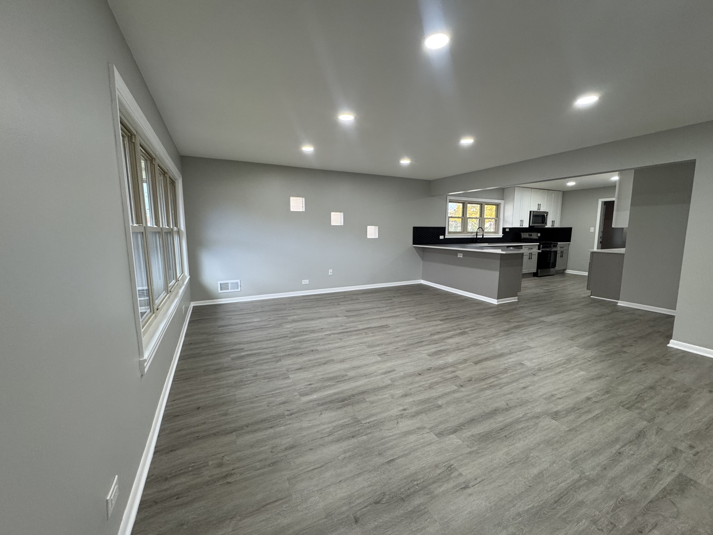 5651 W 97th Street, Oak Lawn, IL 60453