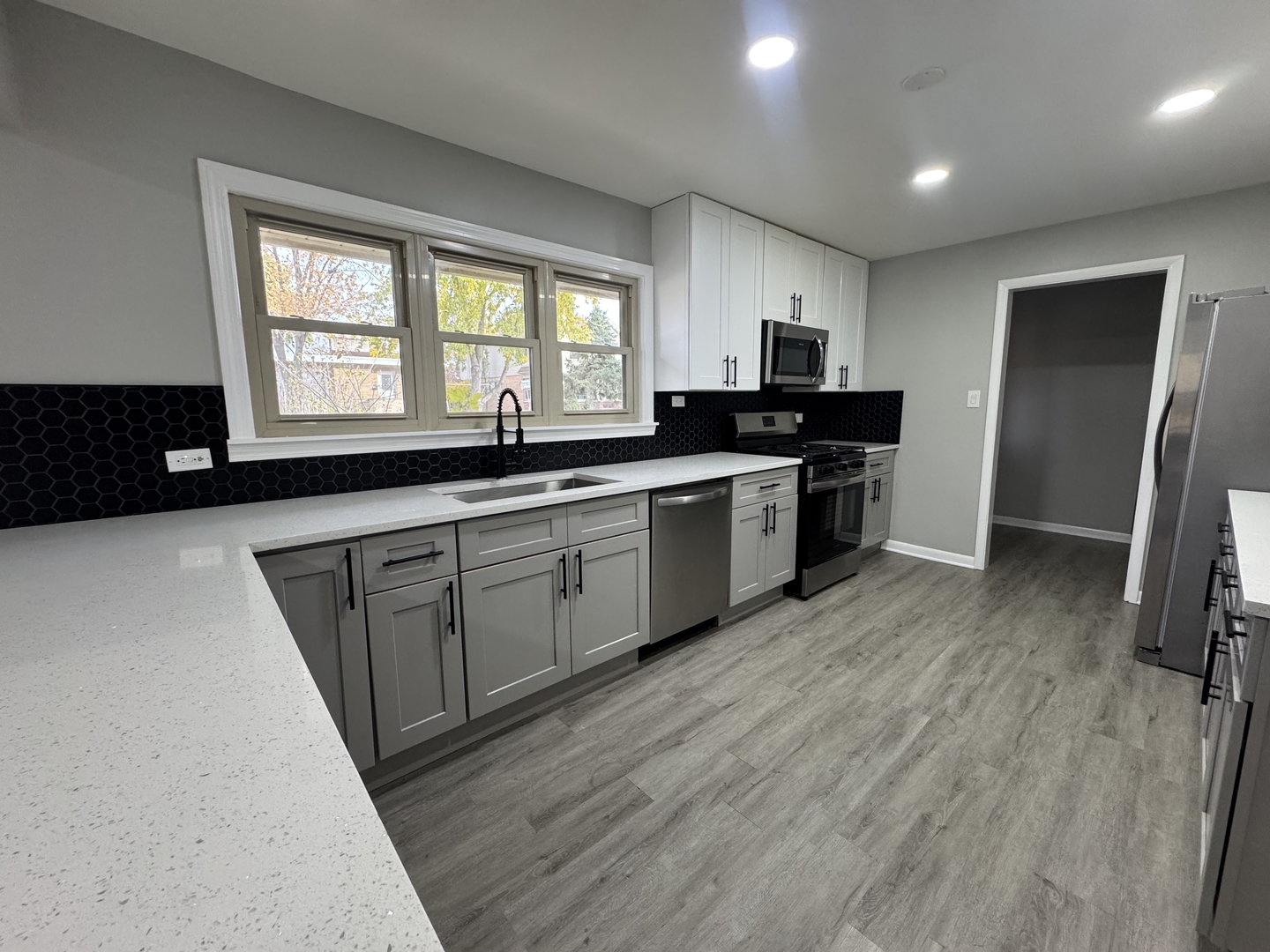 5651 W 97th Street, Oak Lawn, IL 60453