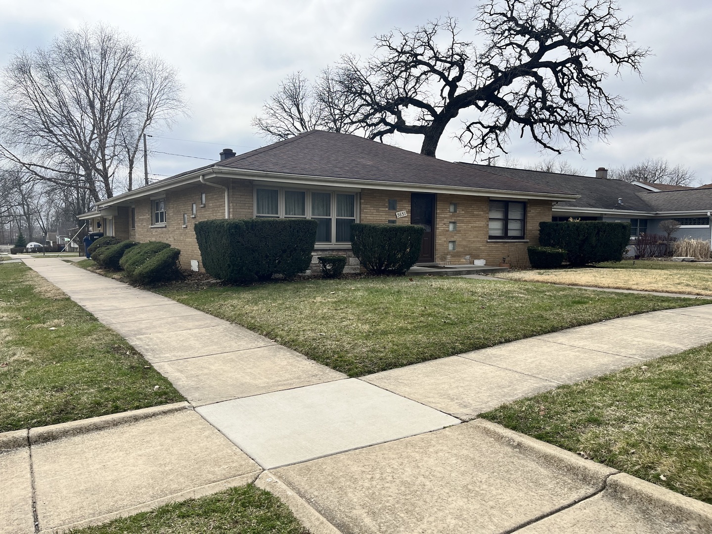 5651 W 97th Street, Oak Lawn, IL 60453