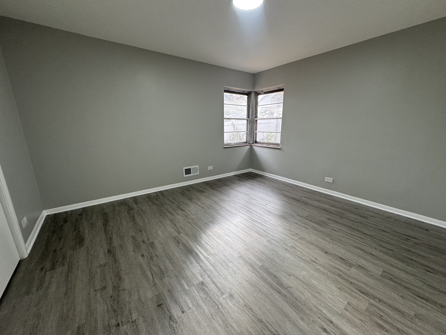 5651 W 97th Street, Oak Lawn, IL 60453