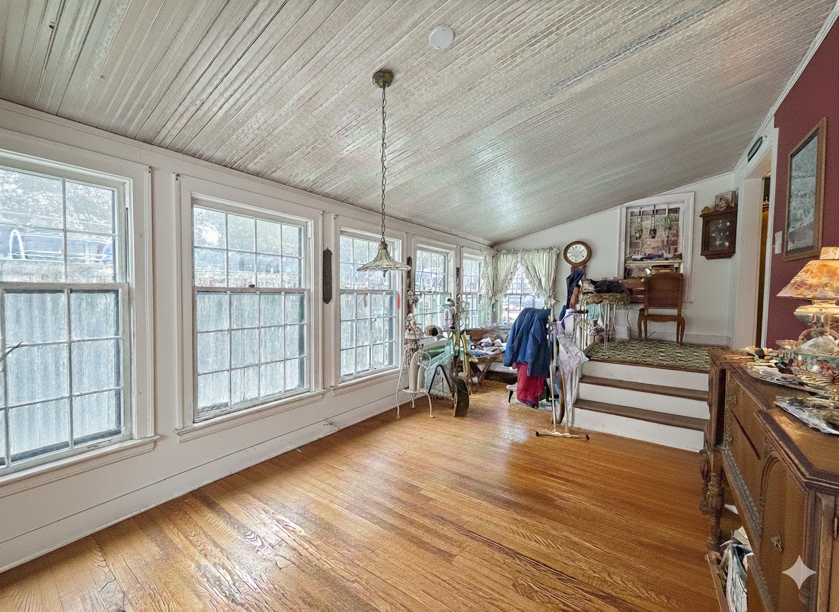 502 S I Oka Avenue, Mount Prospect, IL 60056