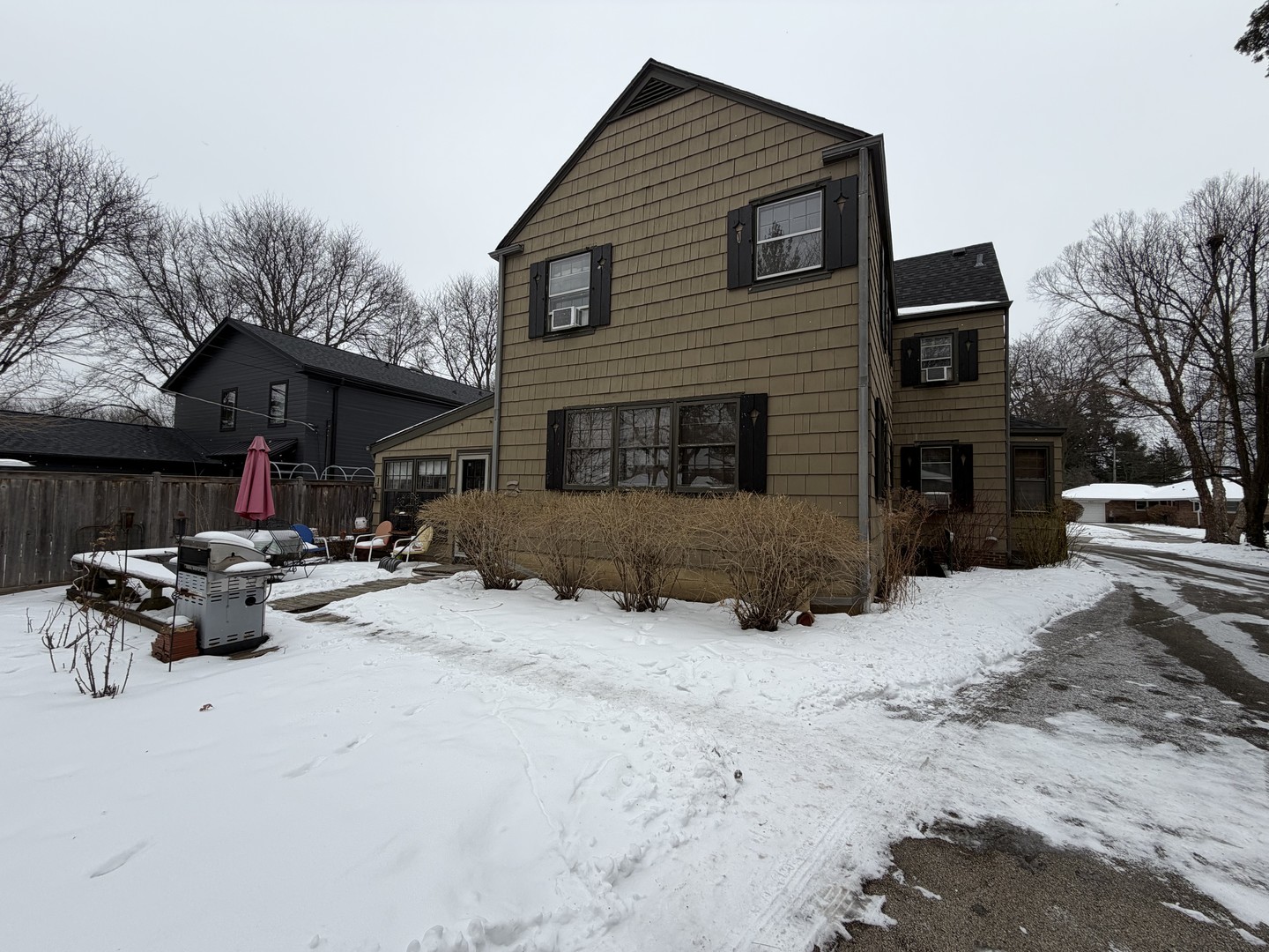 502 S I Oka Avenue, Mount Prospect, IL 60056