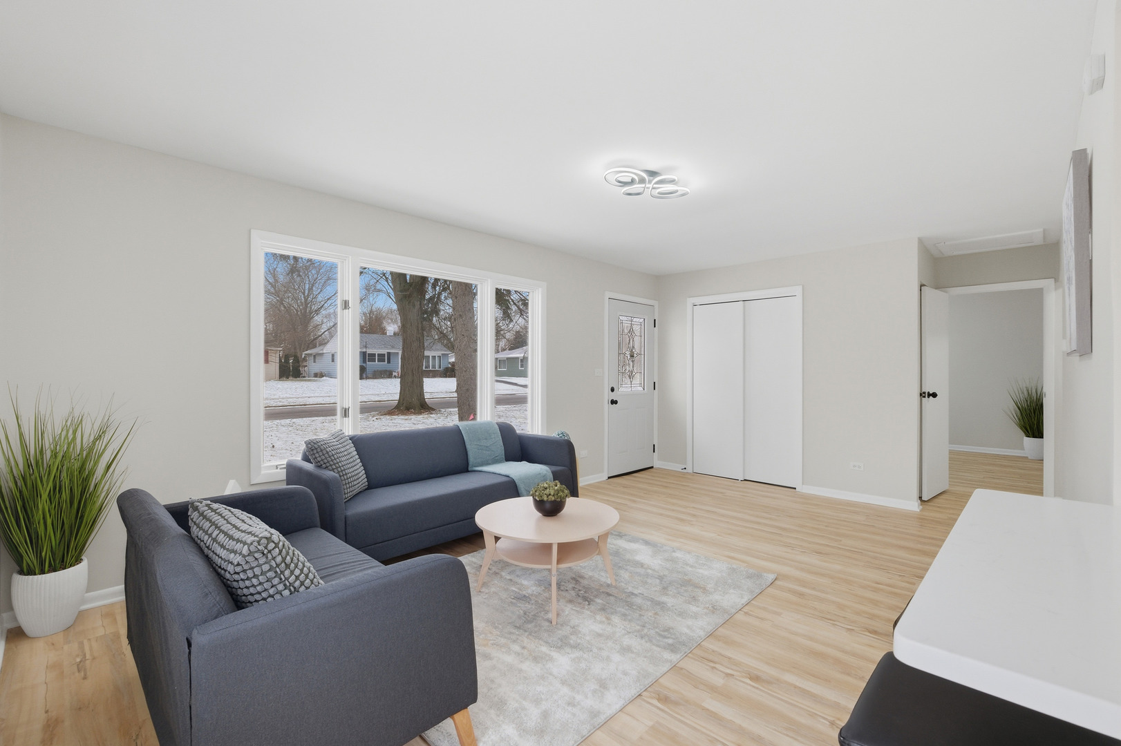 2404 Sigwalt Street, Rolling Meadows, IL 60008