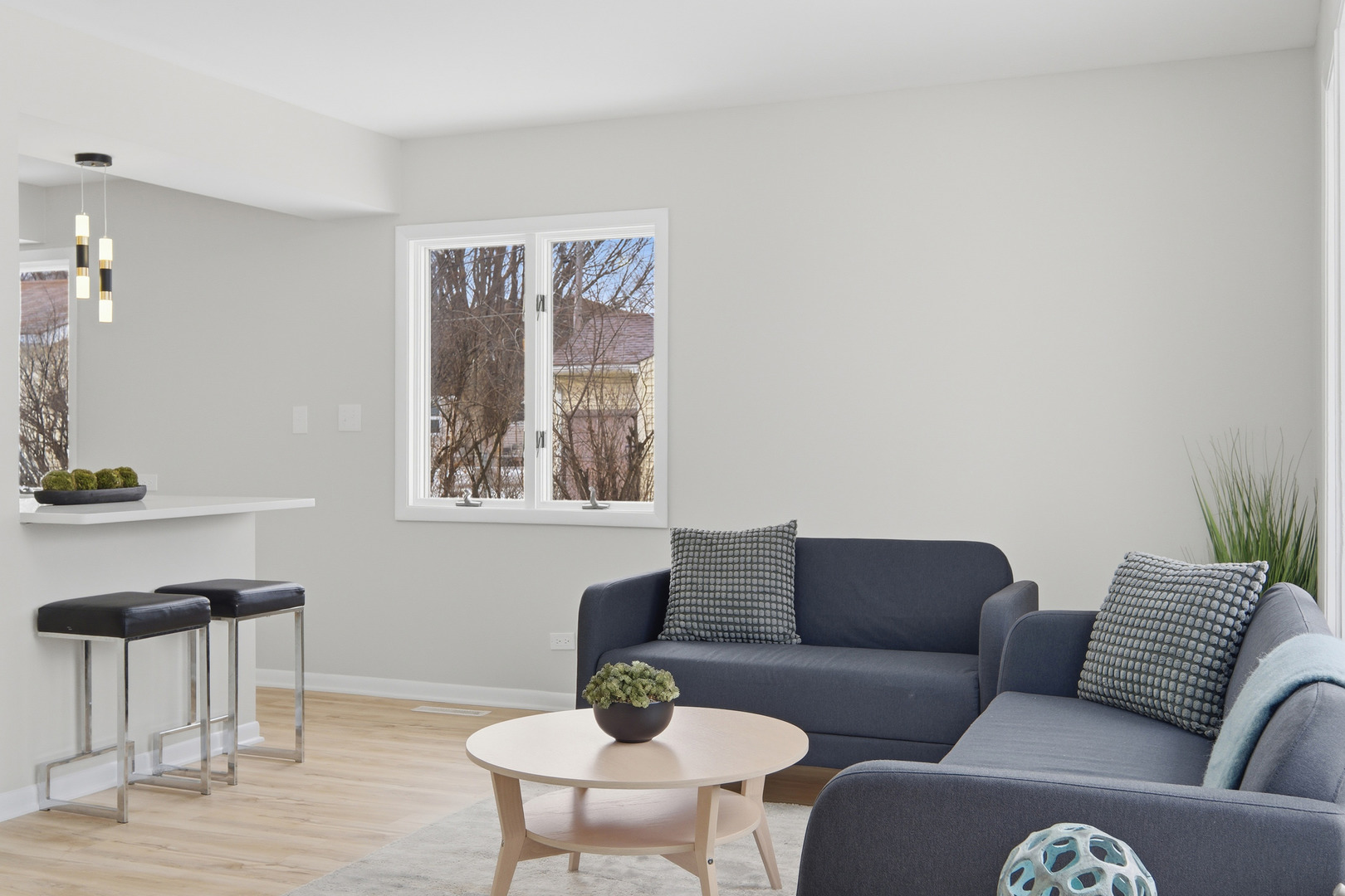 2404 Sigwalt Street, Rolling Meadows, IL 60008