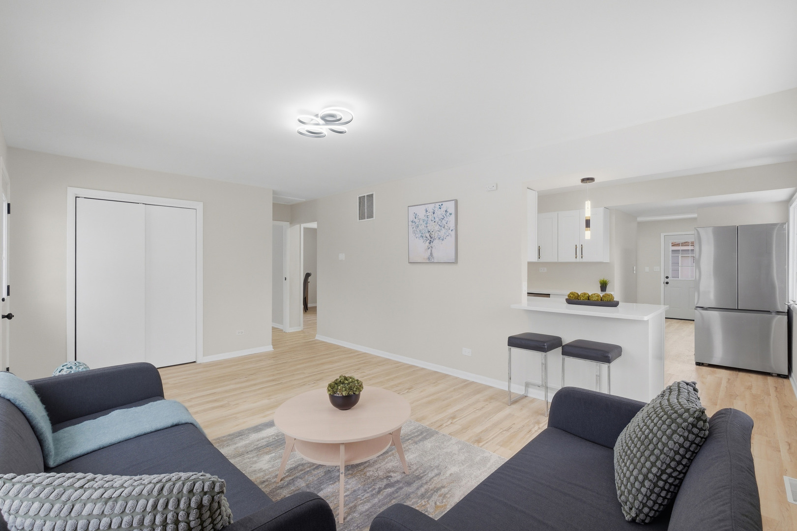 2404 Sigwalt Street, Rolling Meadows, IL 60008