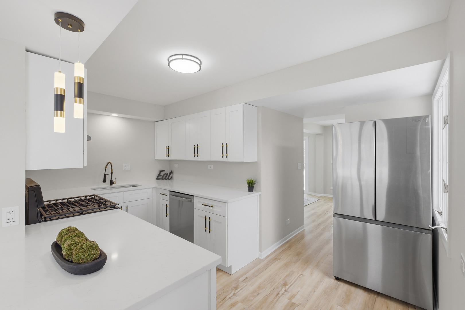 2404 Sigwalt Street, Rolling Meadows, IL 60008