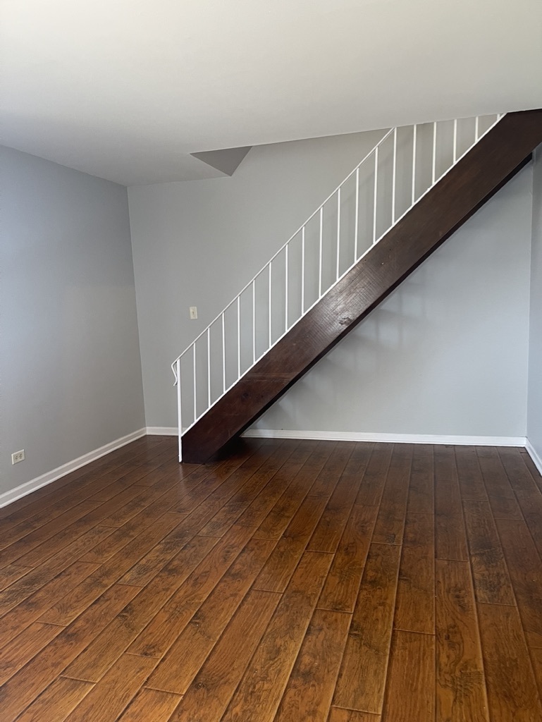 423 James Court #B, Glendale Heights, IL 60139