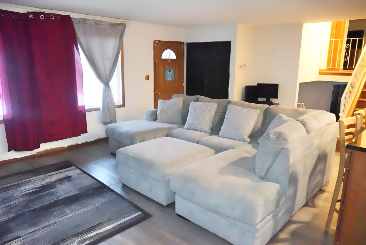 215 Hawthorne Circle, Joliet, IL 60433