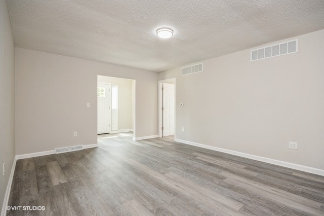 224 W Clinton Avenue, Farmer City, IL 61842