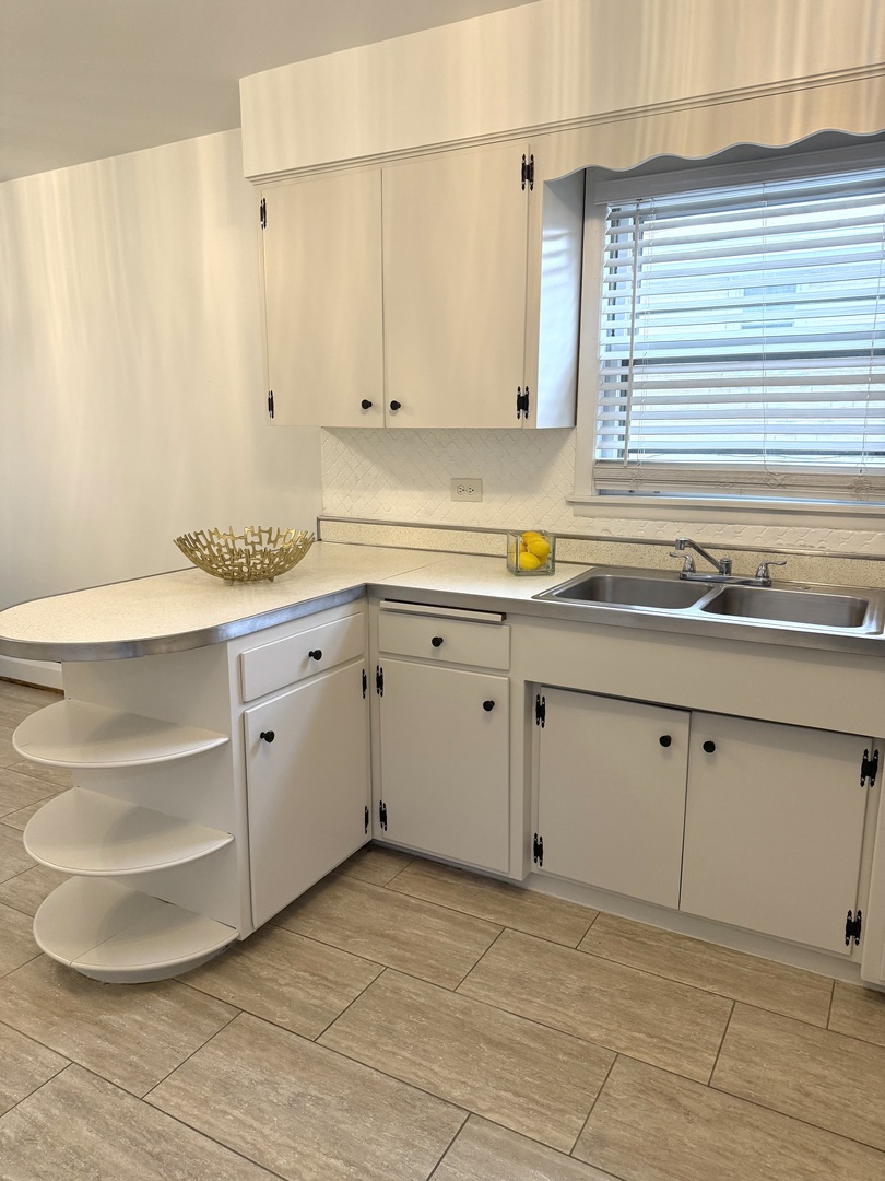 2308 Oakton Street #1, Park Ridge, IL 60068