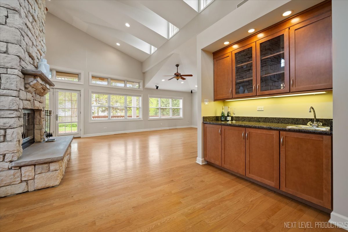 4830 Wolf Road, Western Springs, IL 60558