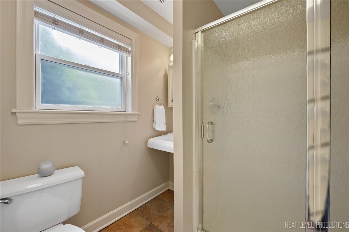 4830 Wolf Road, Western Springs, IL 60558