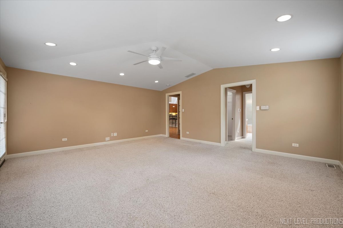 4830 Wolf Road, Western Springs, IL 60558