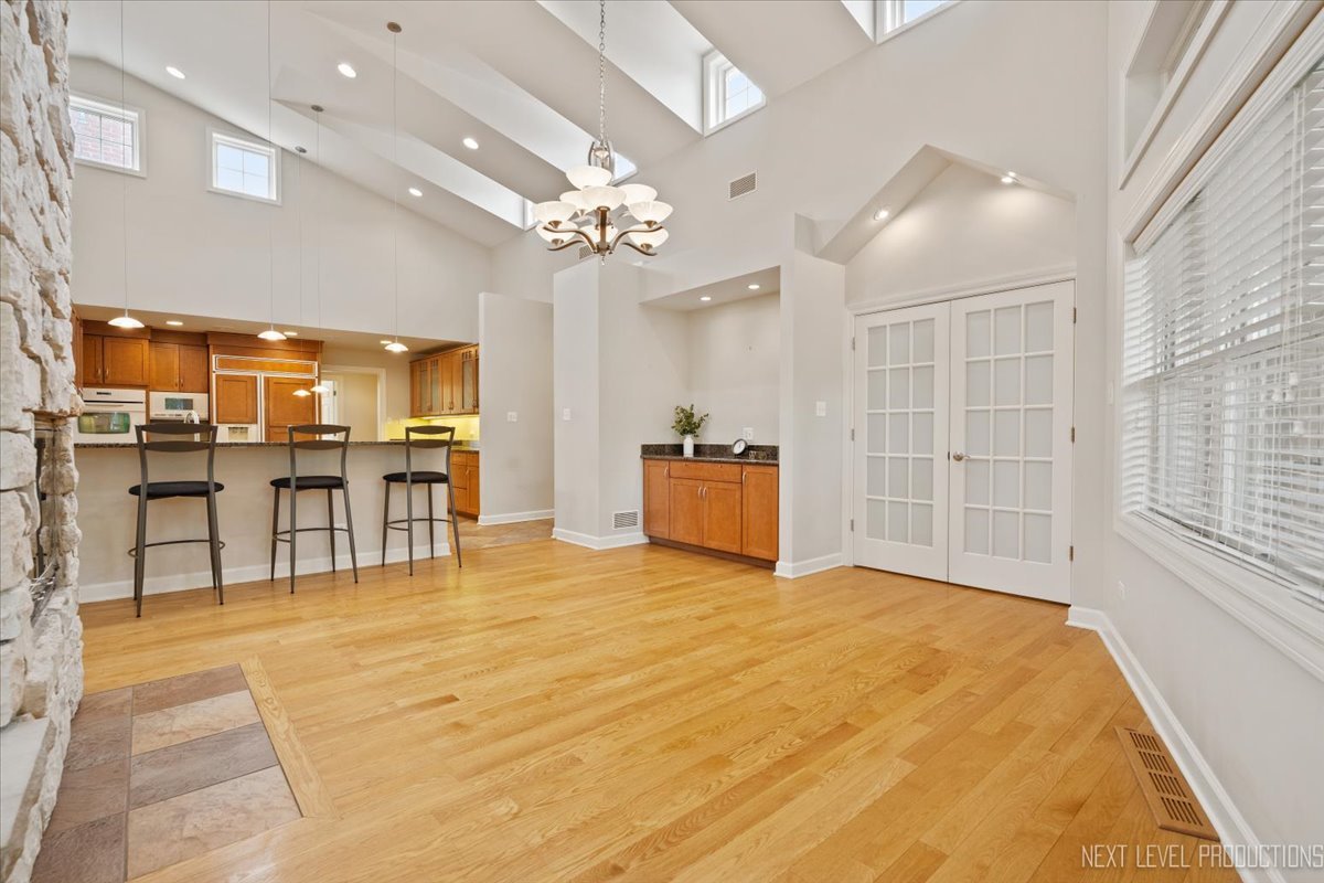 4830 Wolf Road, Western Springs, IL 60558