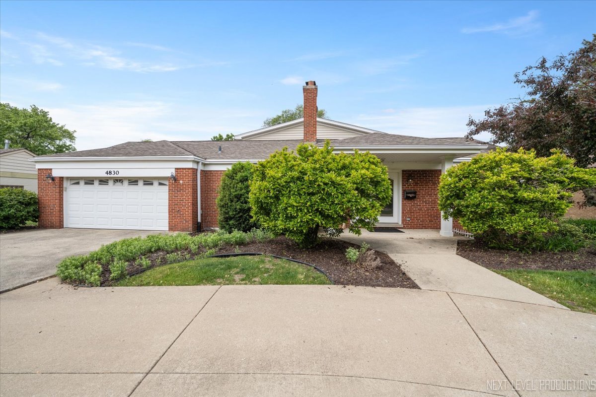 4830 Wolf Road, Western Springs, IL 60558