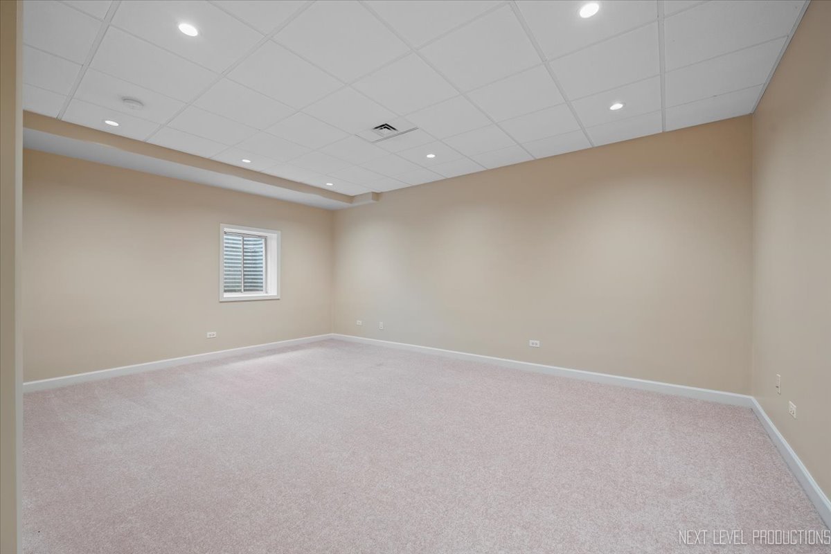 4830 Wolf Road, Western Springs, IL 60558