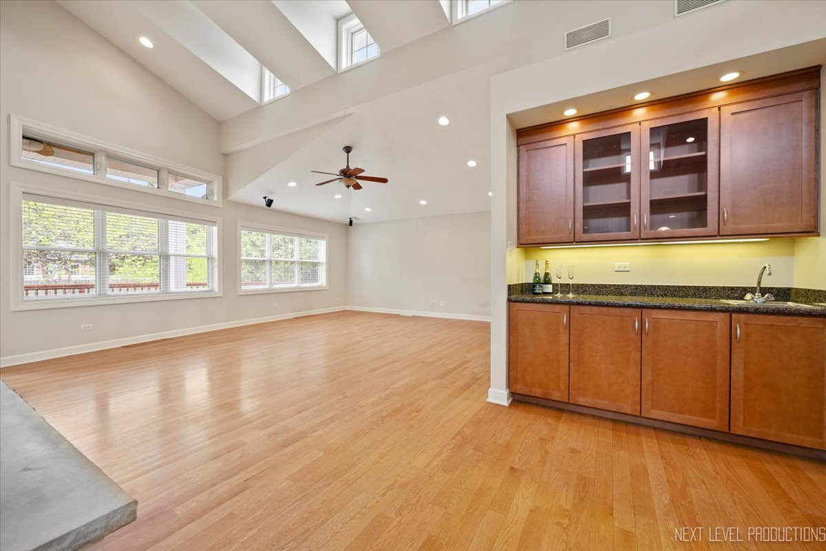 4830 Wolf Road, Western Springs, IL 60558