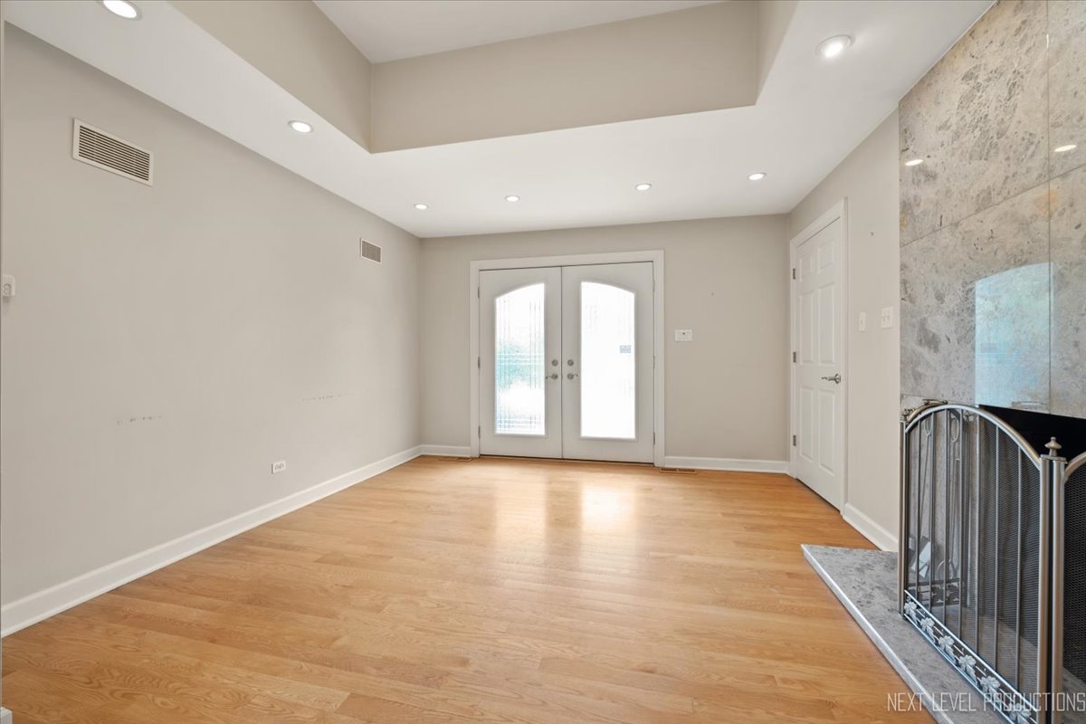 4830 Wolf Road, Western Springs, IL 60558