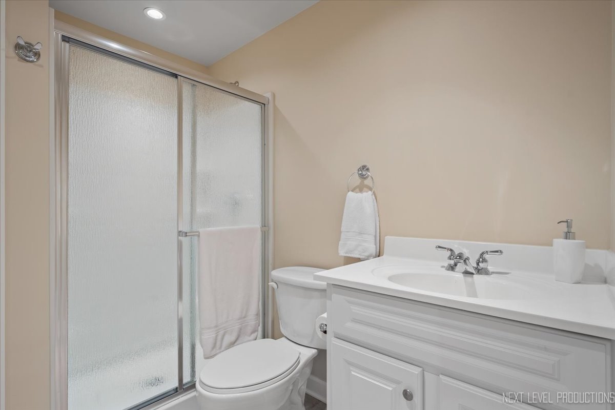 4830 Wolf Road, Western Springs, IL 60558