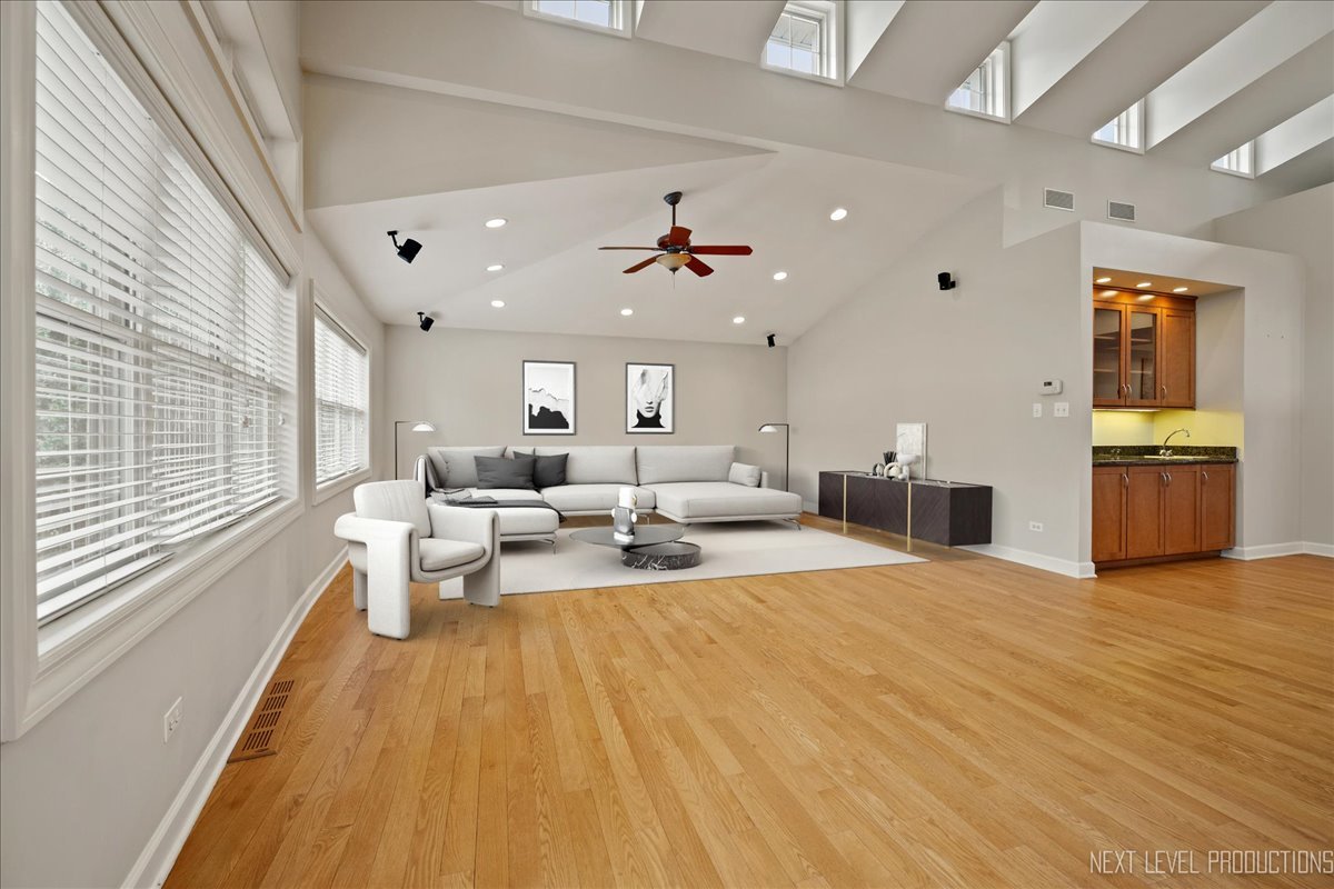 4830 Wolf Road, Western Springs, IL 60558