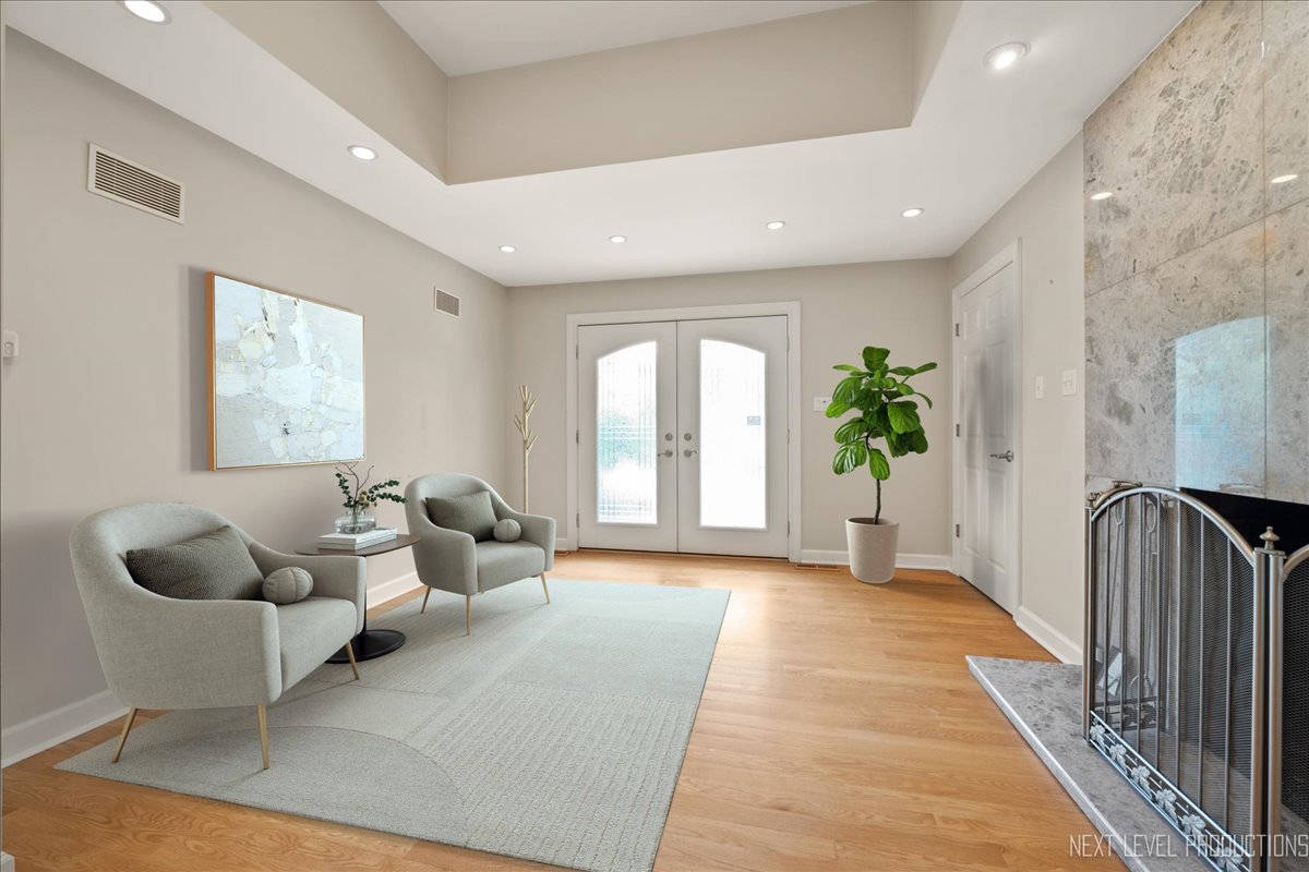 4830 Wolf Road, Western Springs, IL 60558