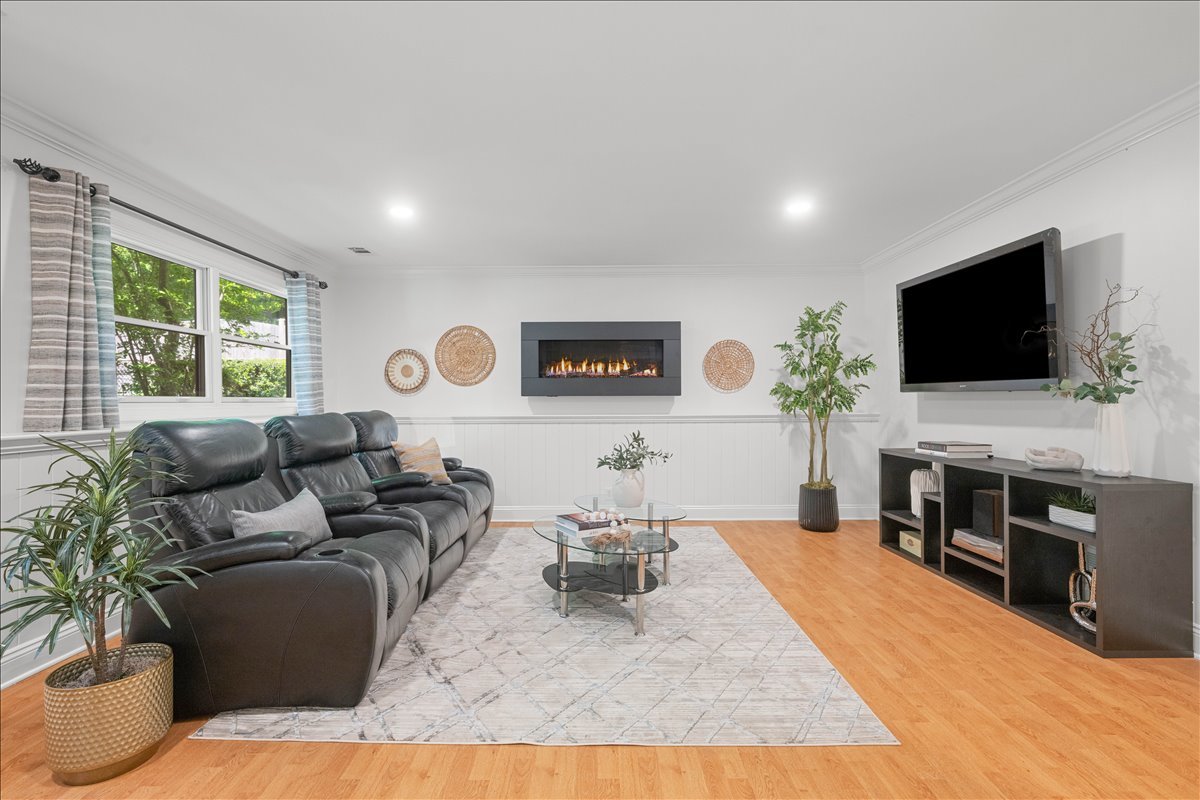 725 Kenwood Avenue, Libertyville, IL 60048