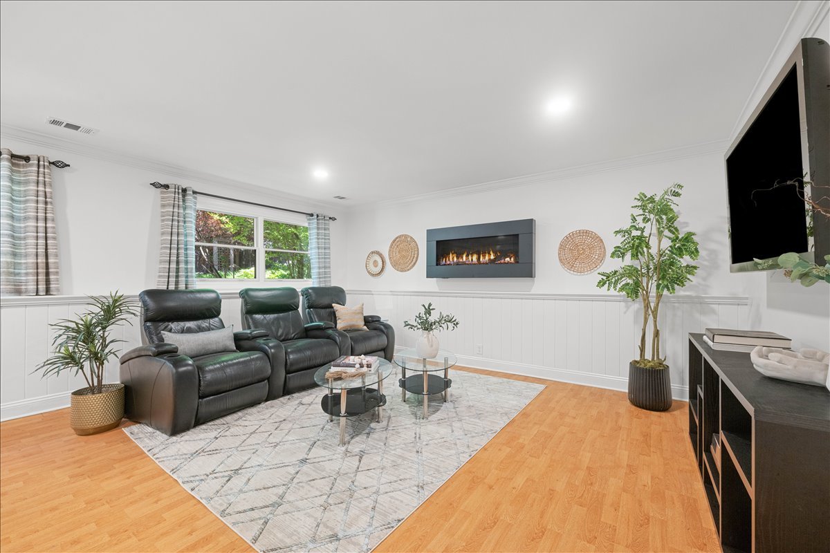 725 Kenwood Avenue, Libertyville, IL 60048