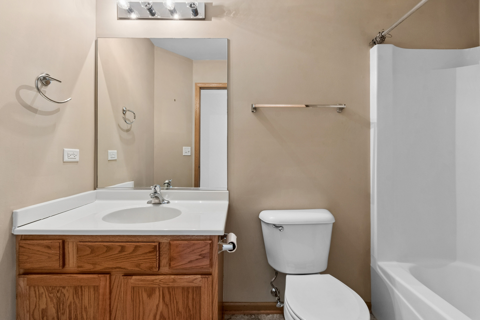 31754 N Pineview Boulevard, Lakemoor, IL 60051