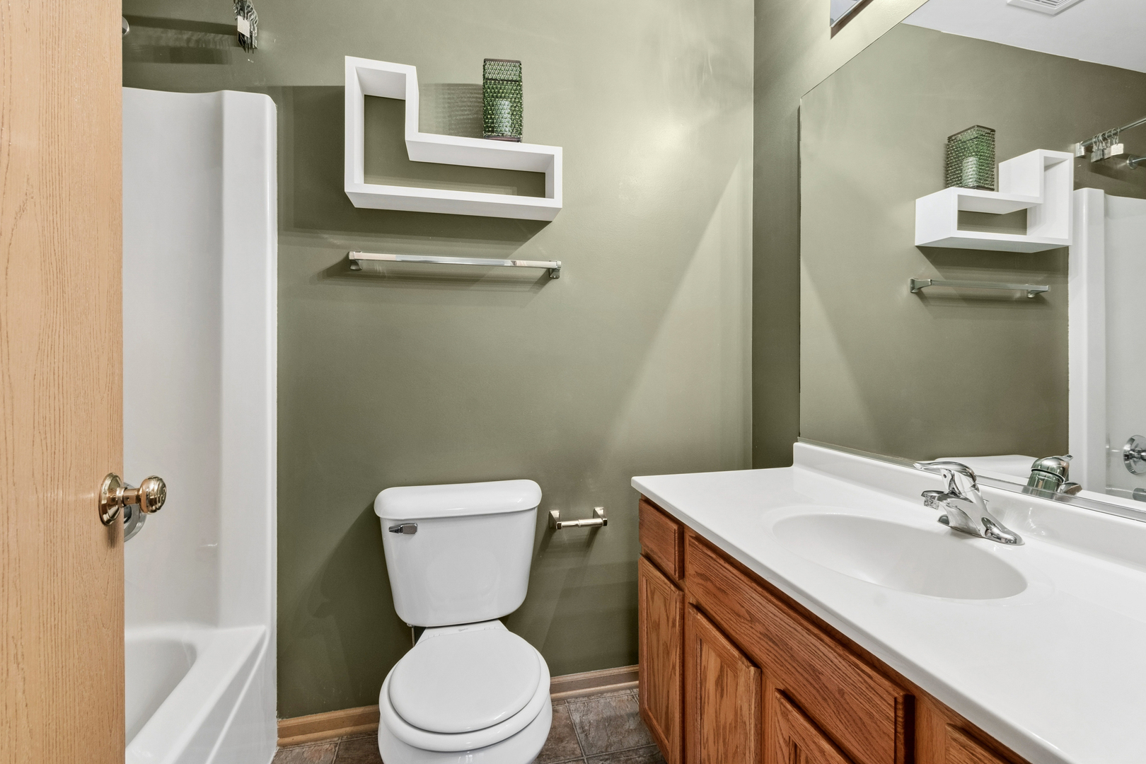 31754 N Pineview Boulevard, Lakemoor, IL 60051