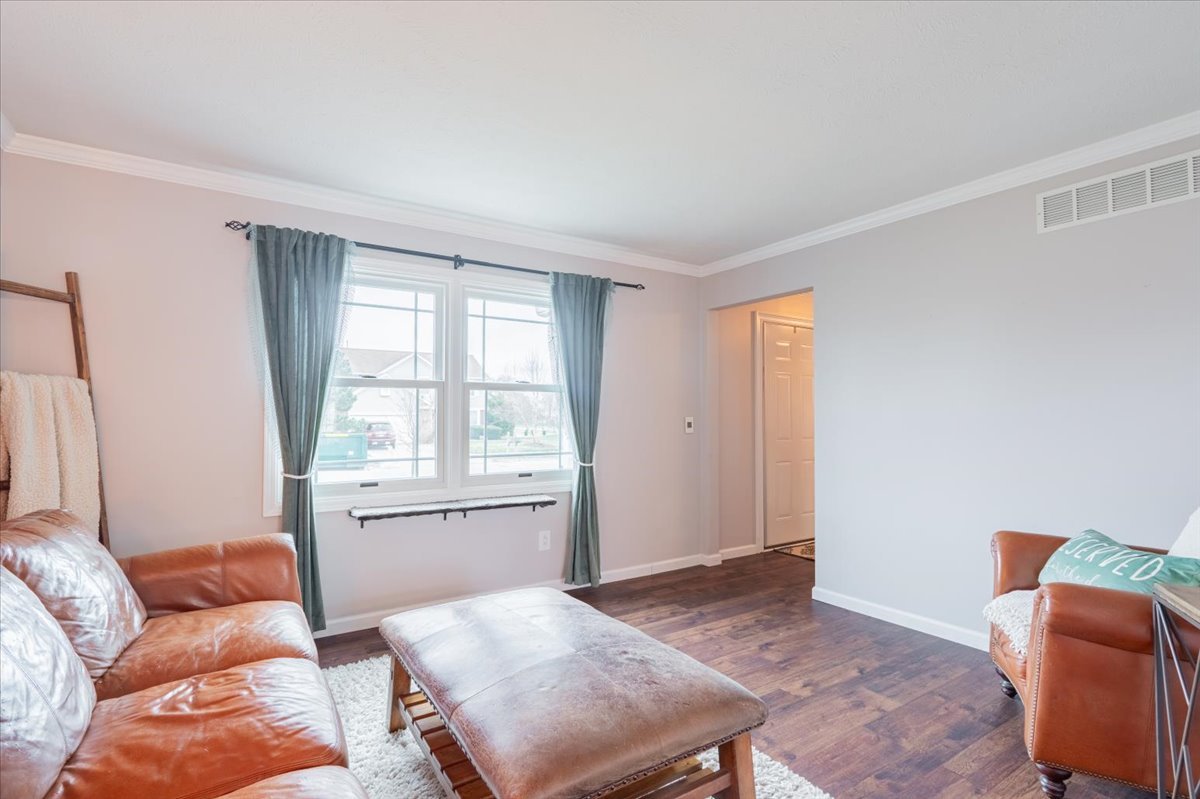 607 Old Farm Road, Bloomington, IL 61704