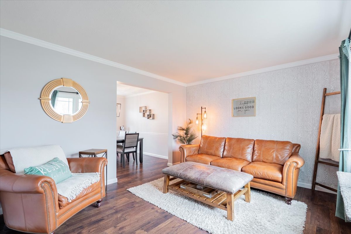 607 Old Farm Road, Bloomington, IL 61704