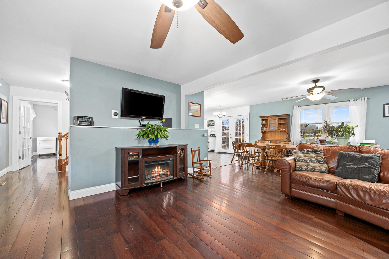 6767 Greenleaf Street, Woodridge, IL 60517