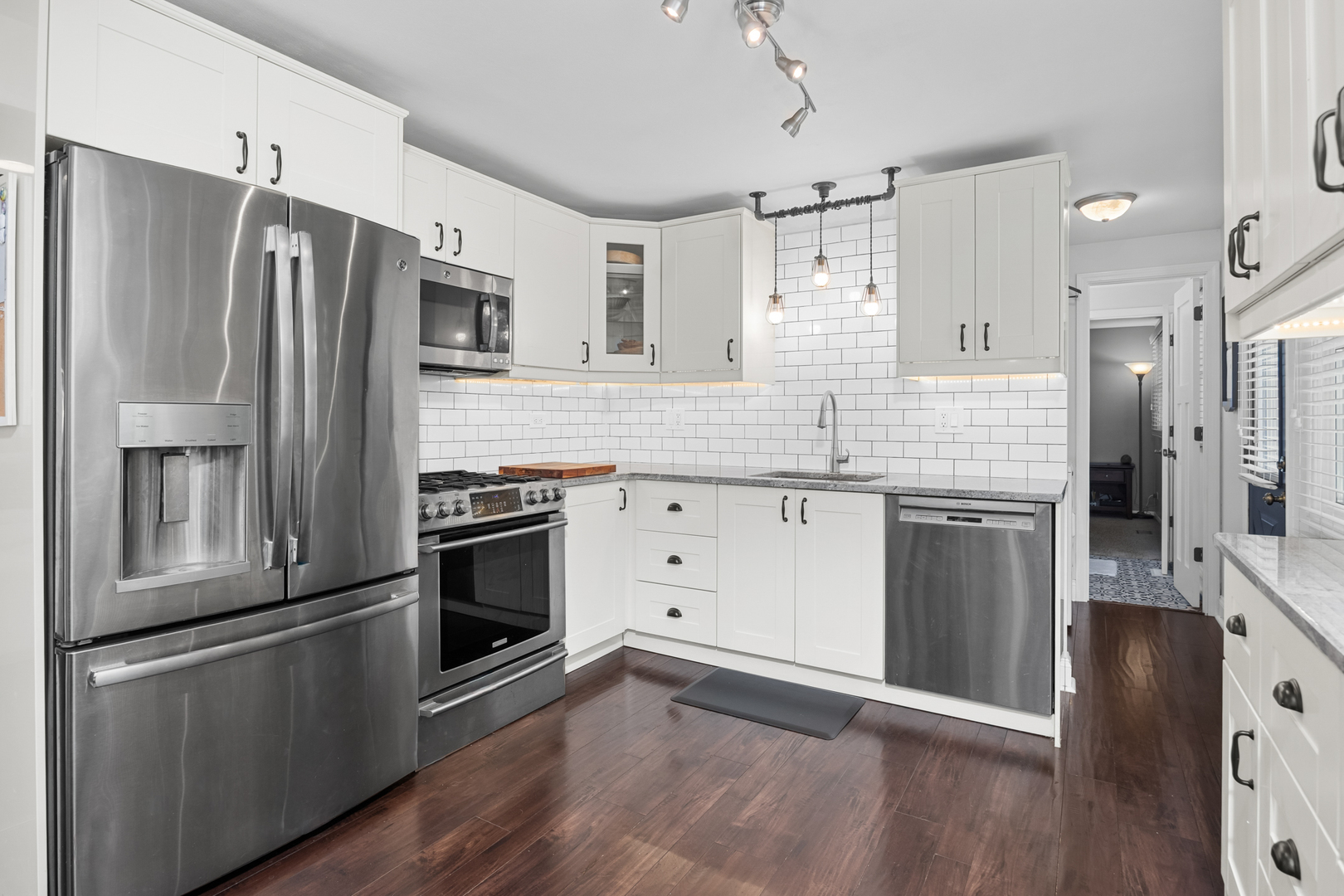 1011 Mercury Drive, Schaumburg, IL 60193