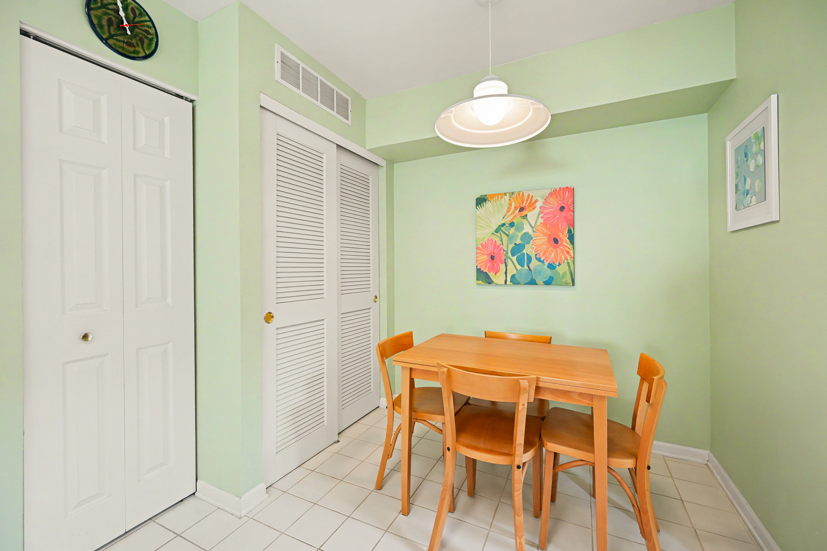 2298 Woodside Drive, Carpentersville, IL 60110