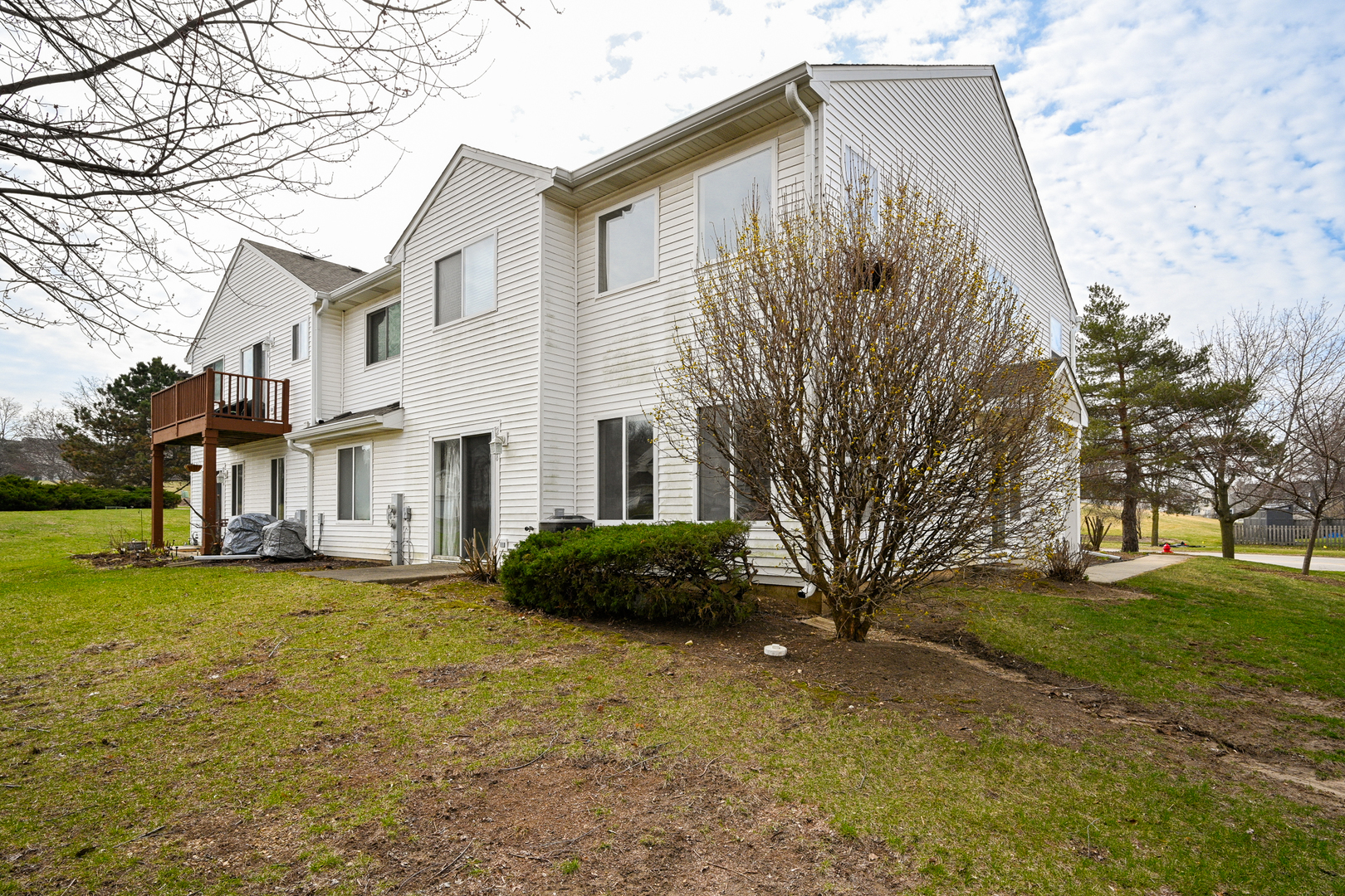 2298 Woodside Drive, Carpentersville, IL 60110