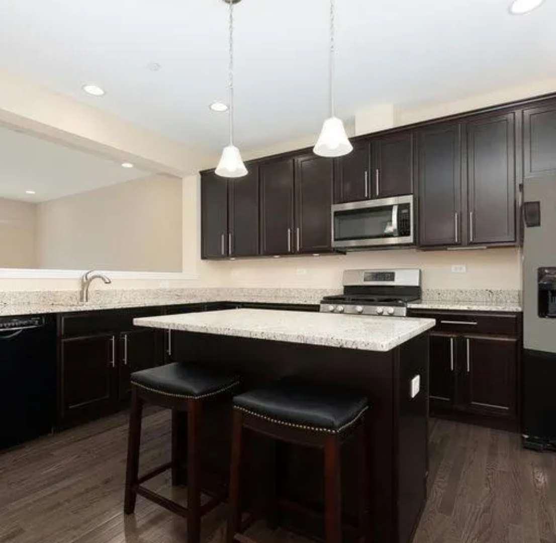 2942 Madison Drive, Naperville, IL 60564