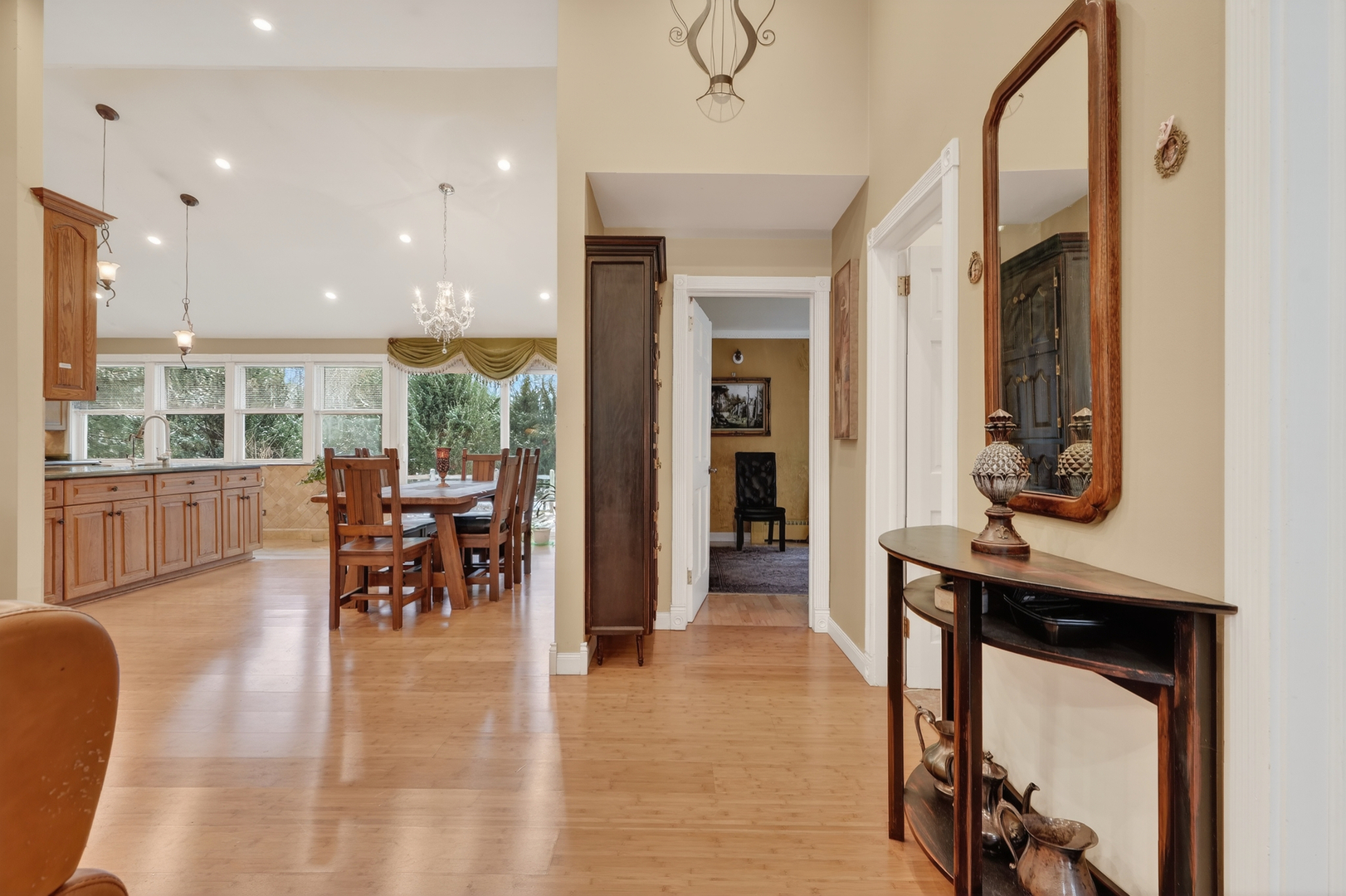 1748 N Windsor Drive, Arlington Heights, IL 60004