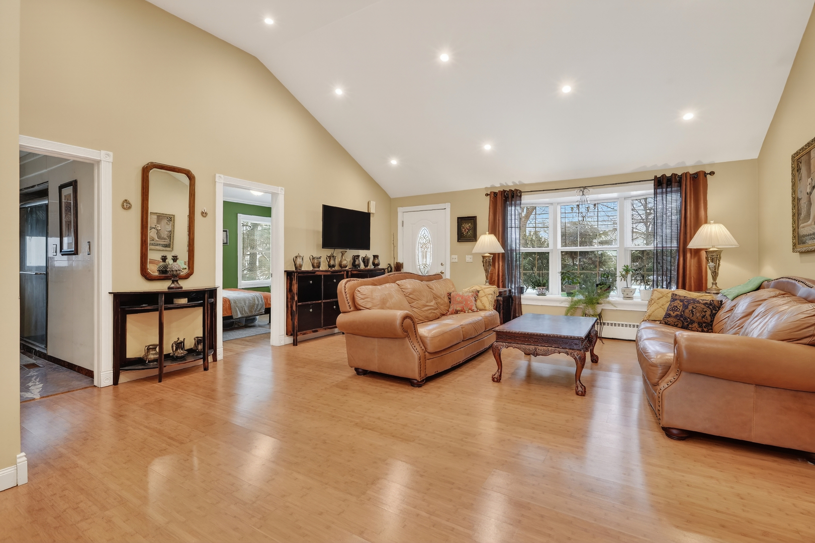 1748 N Windsor Drive, Arlington Heights, IL 60004