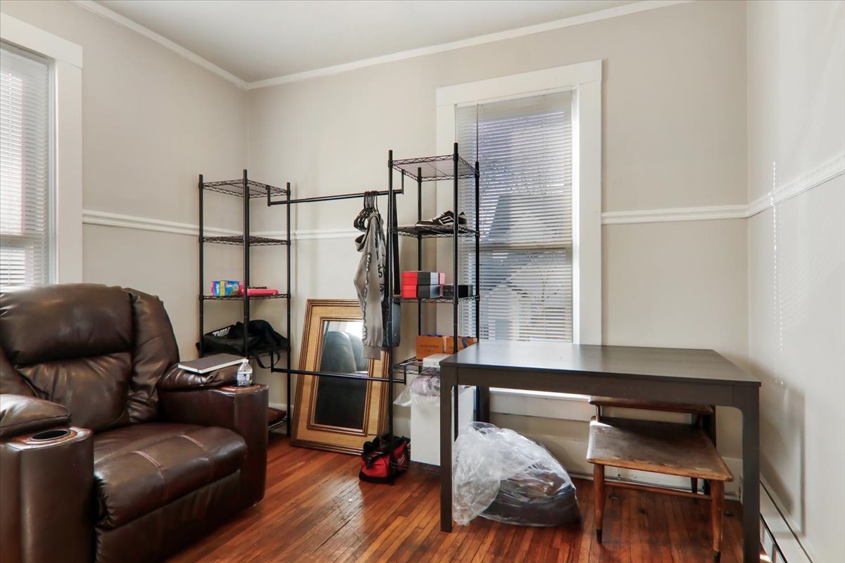 910 N Center Street, Bloomington, IL 61701