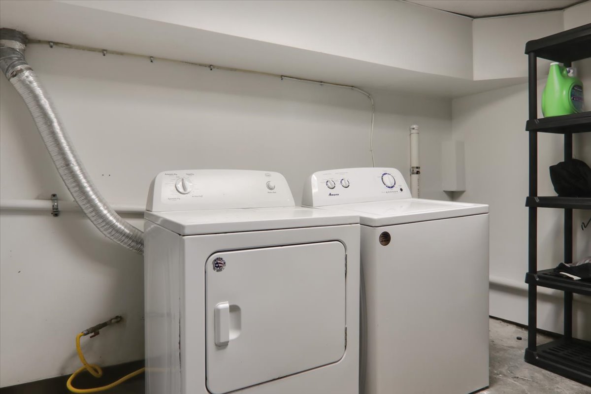 910 N Center Street, Bloomington, IL 61701