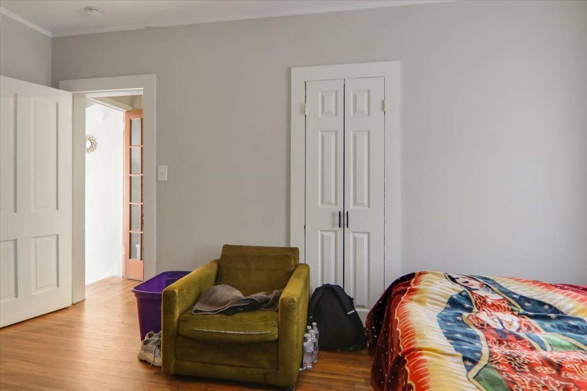 910 N Center Street, Bloomington, IL 61701