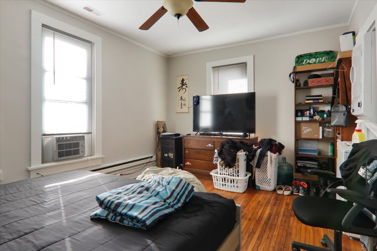 910 N Center Street, Bloomington, IL 61701